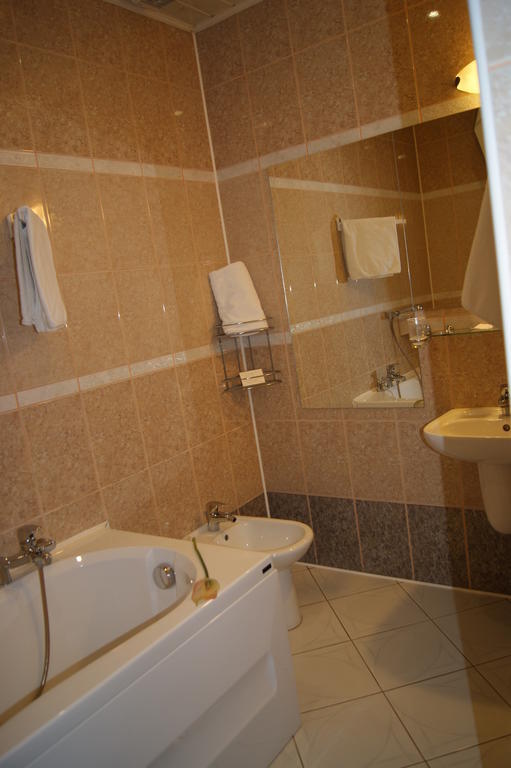 Hotel Restauracja Tawerna Gliwice Room photo